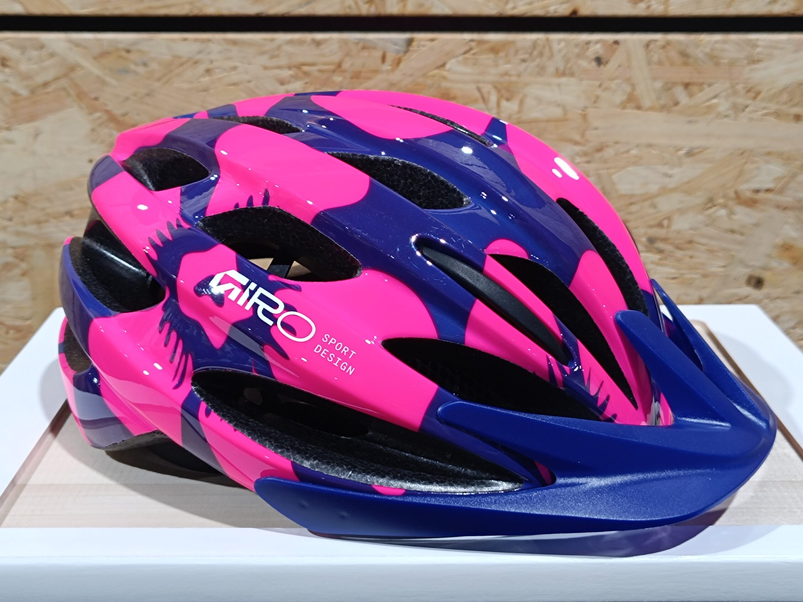 Kask GIRO RAZE pink flowers rozmiar uniwersalny (50-57 cm)